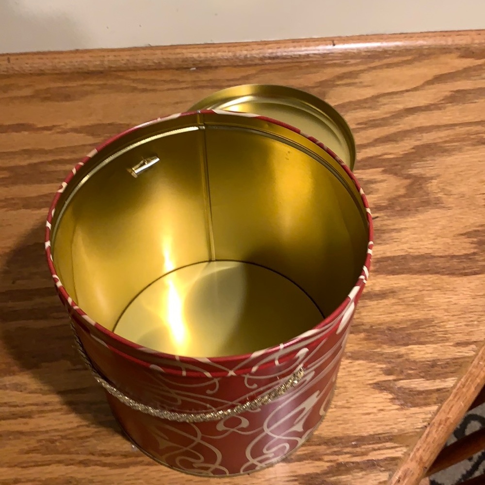 Empty Cookie Box - Picture 12 of 12